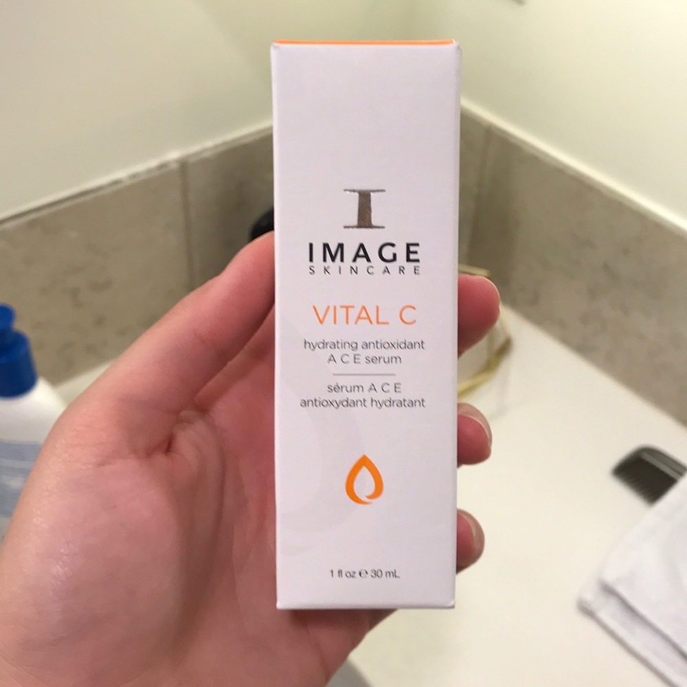 Vitamin C + Antioxidant + hyaluronic acid serum.